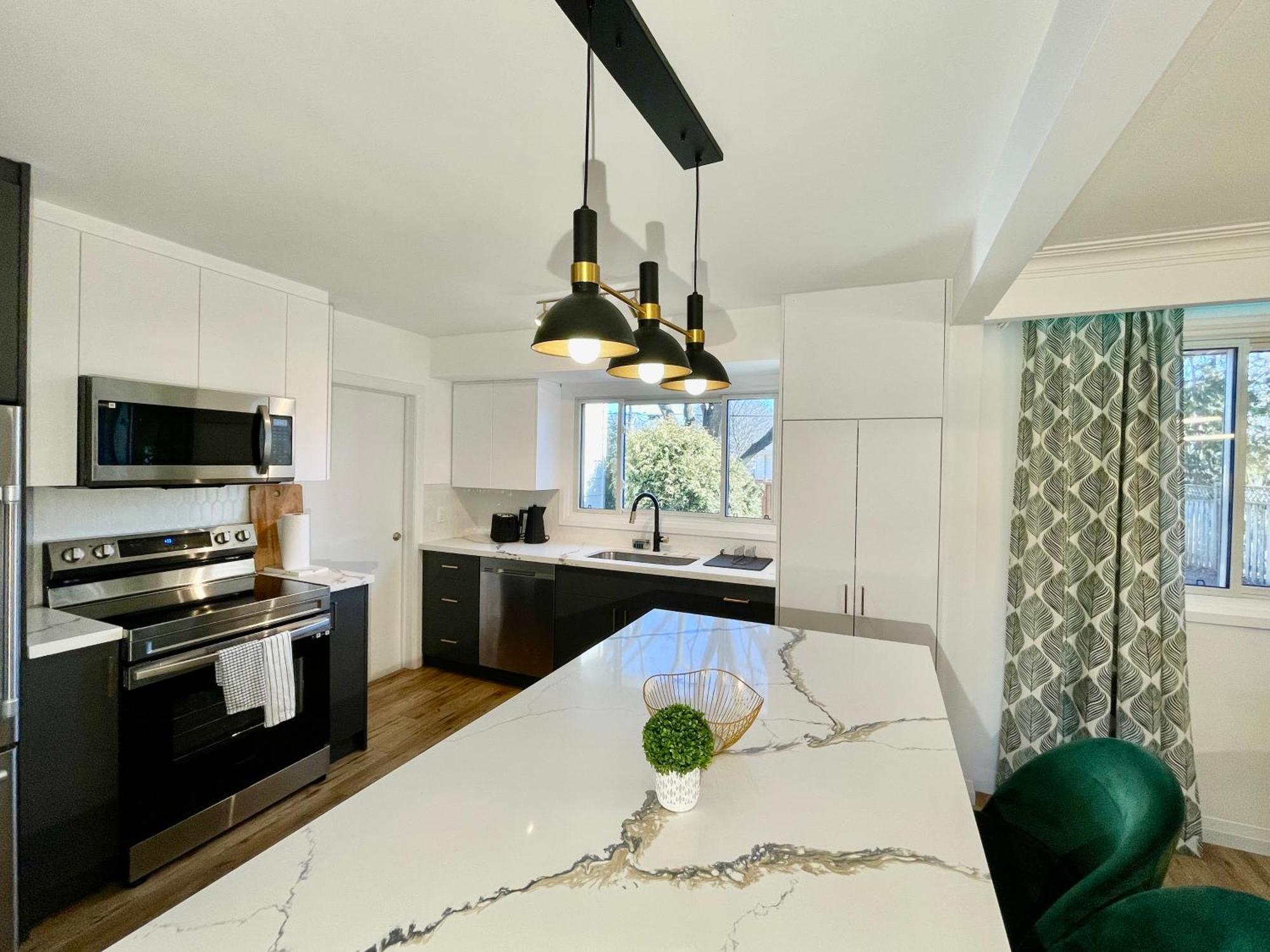 3 Bdr In Apartment