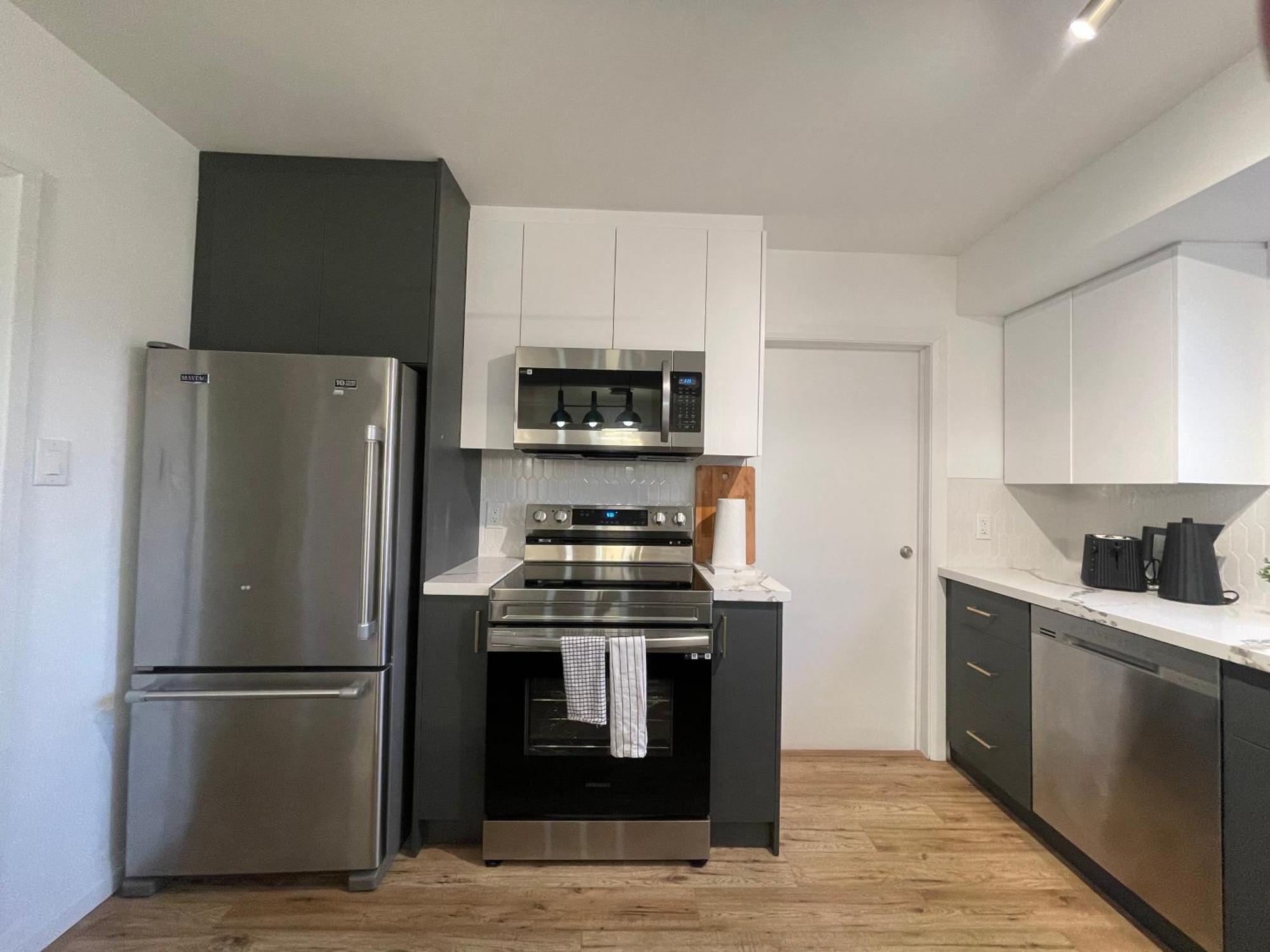 3 Bdr In Apartment *