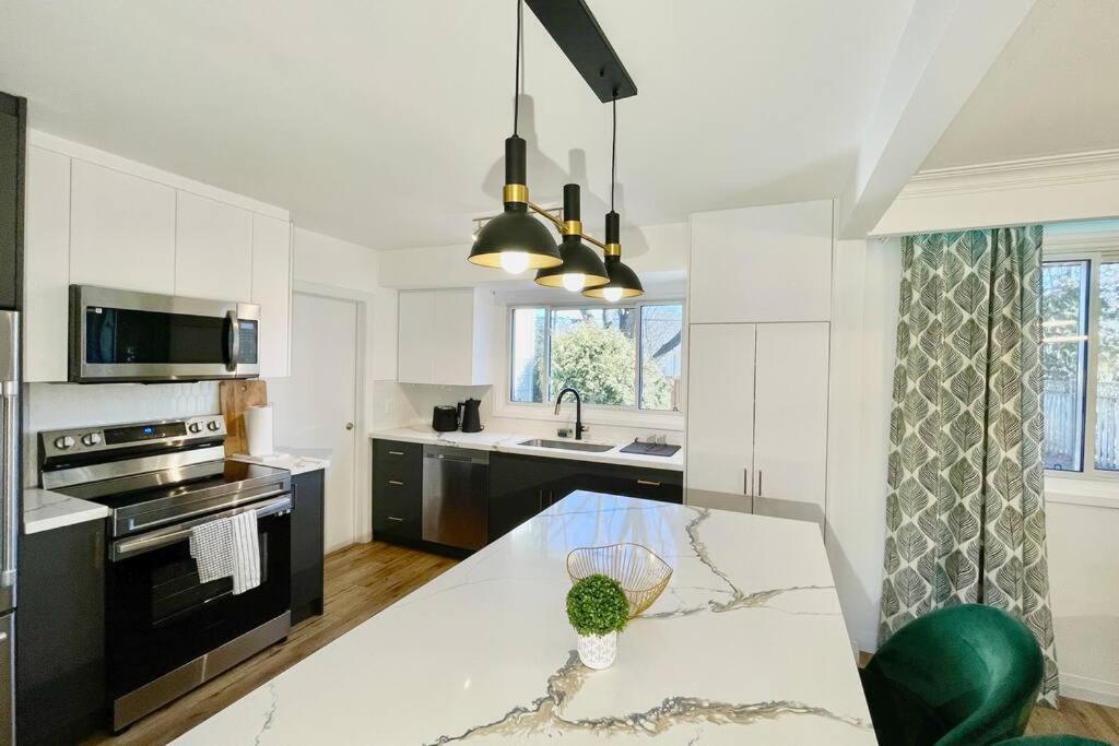 Apartment 3 Bdr In *