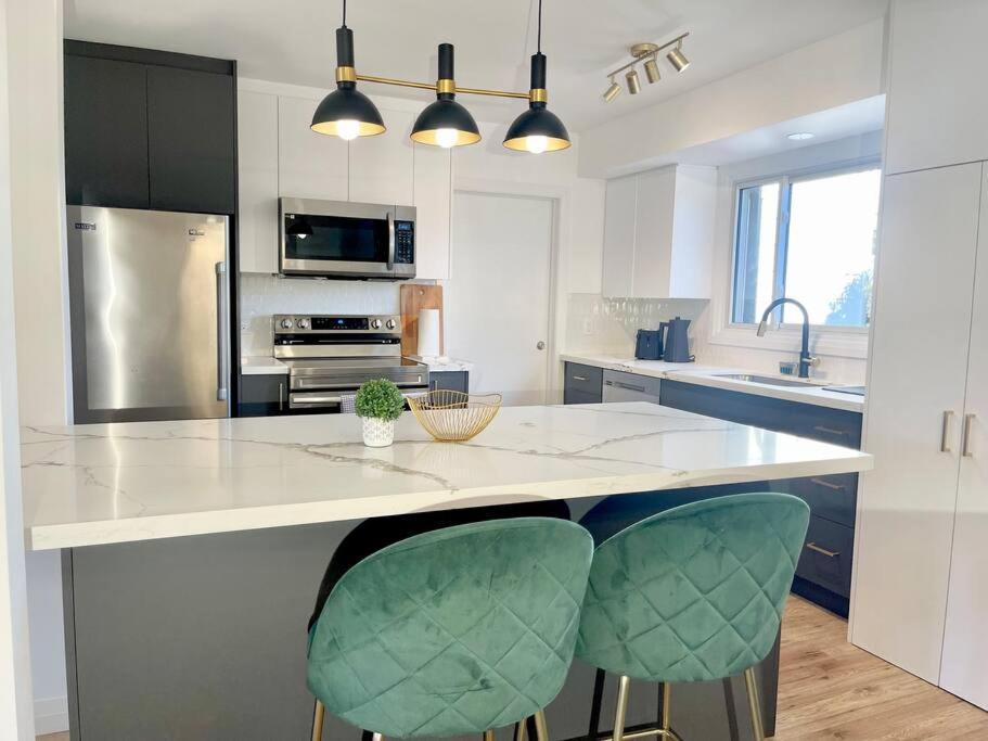 Apartment 3 Bdr In Burlington