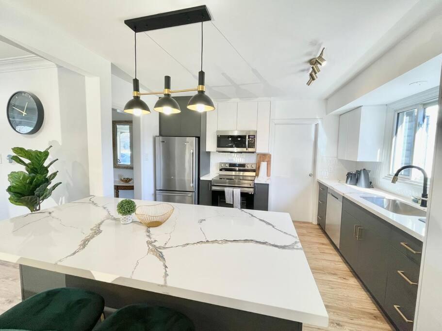 3 Bdr In Apartment